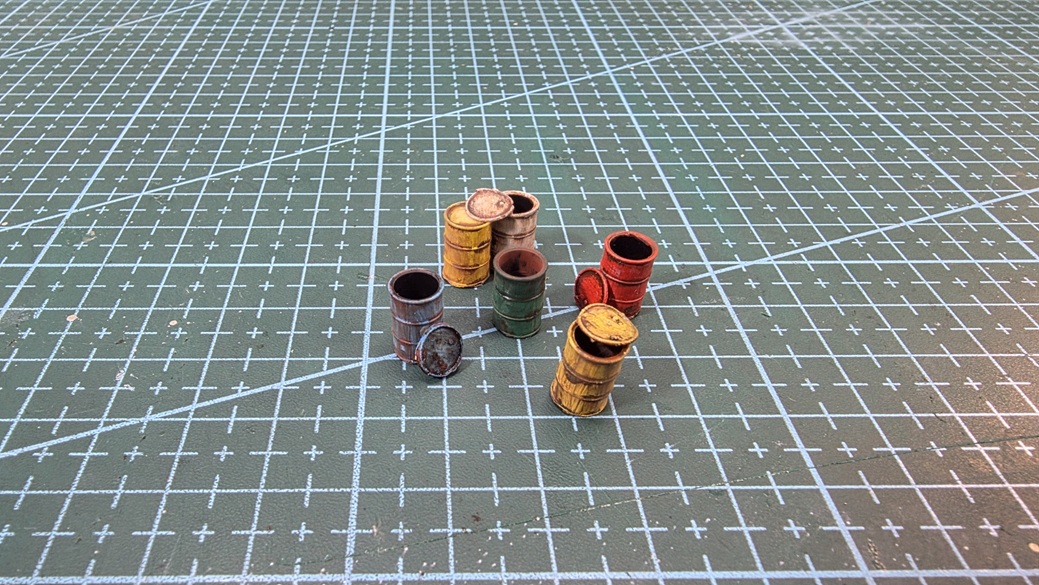 55-Gallon Drums w/ Lids — HO Scale (6-Pack)